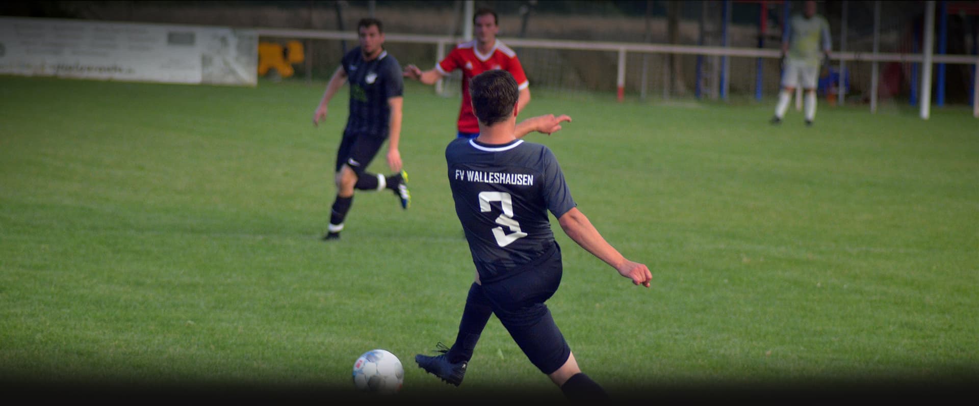 Header Fussballspiel
